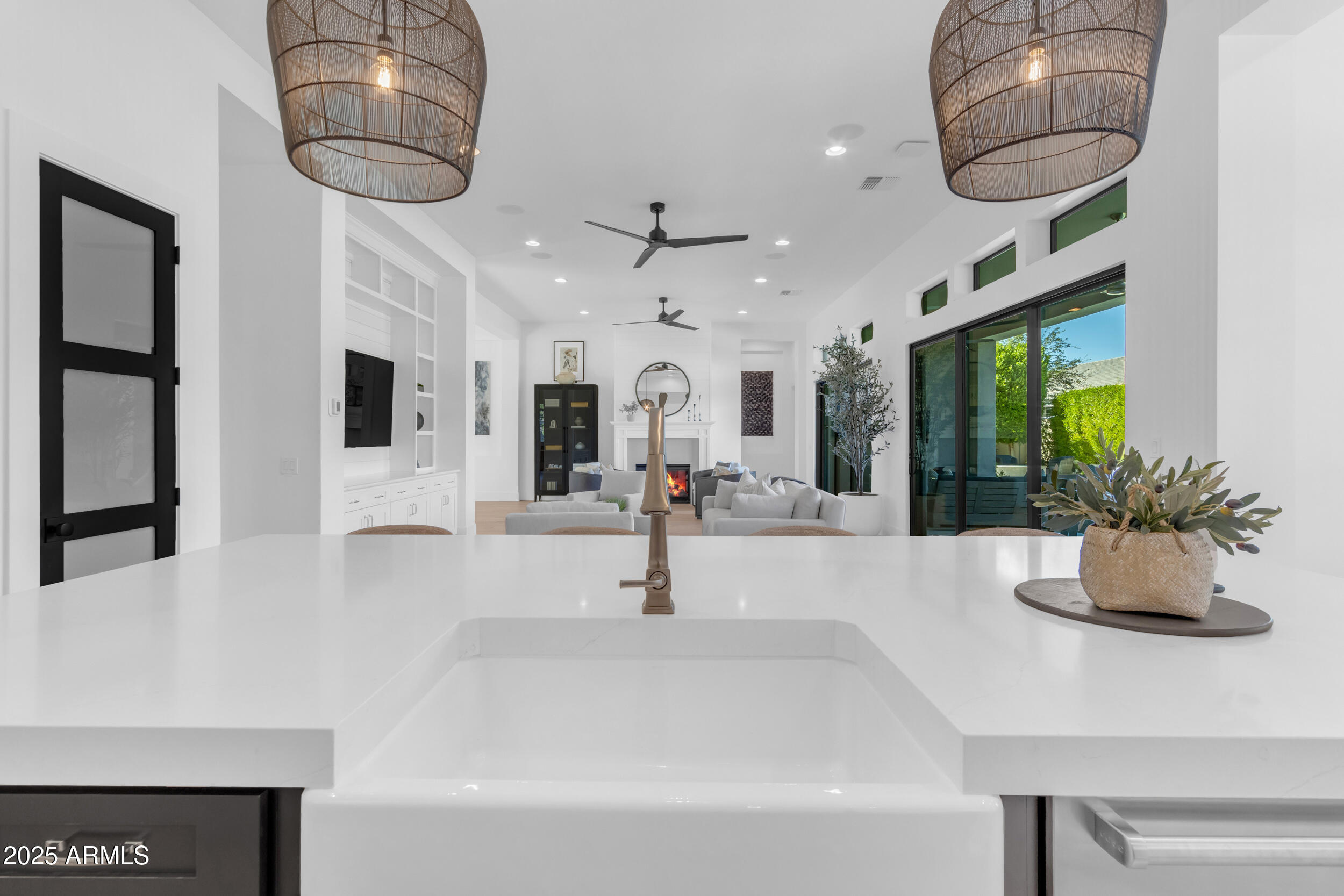 2580 E COUNTRY SHADOWS Street