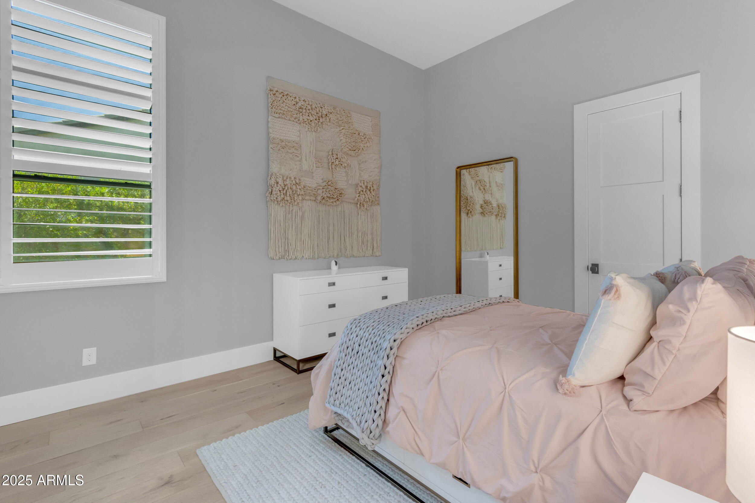 2580 E COUNTRY SHADOWS Street