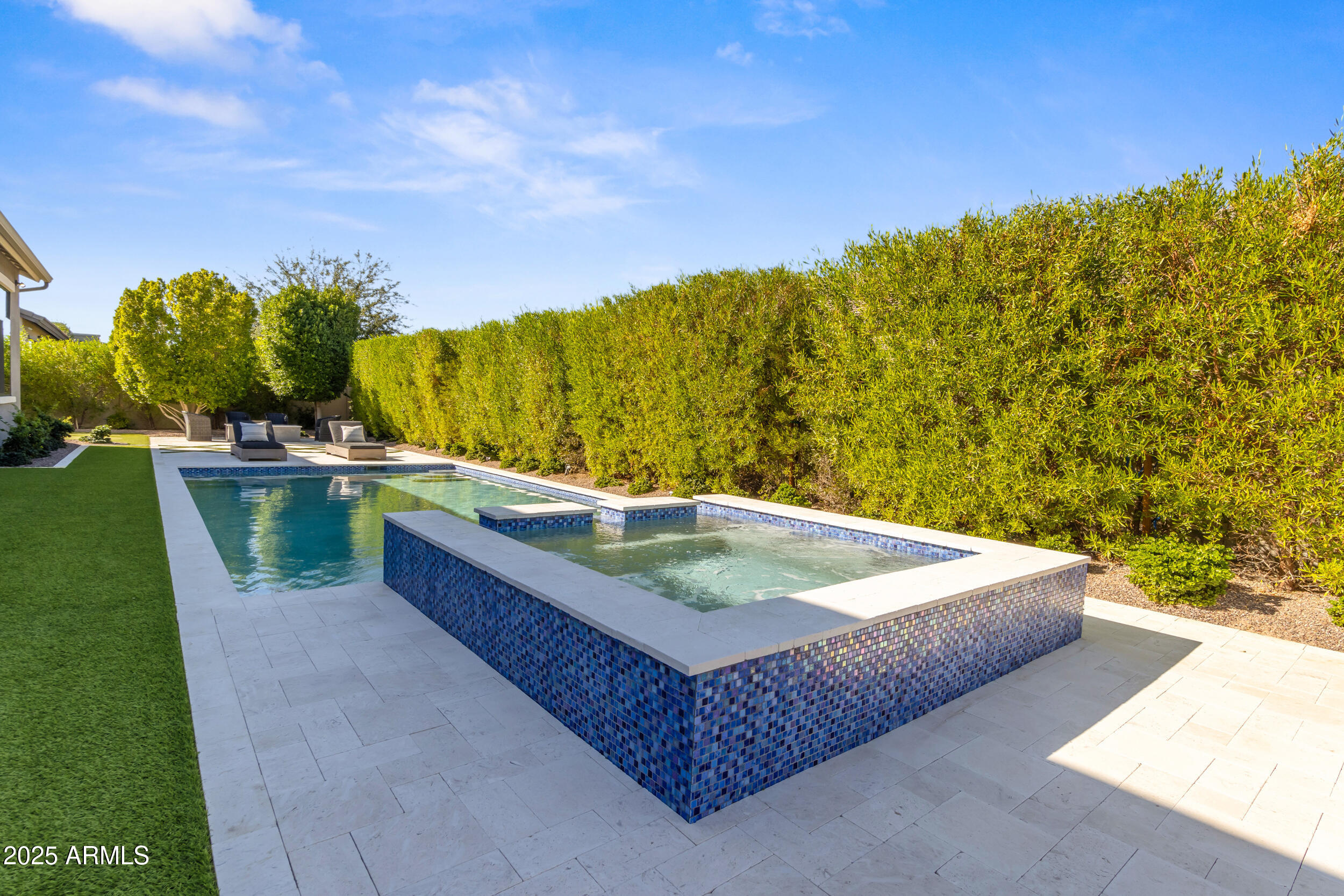 2580 E COUNTRY SHADOWS Street