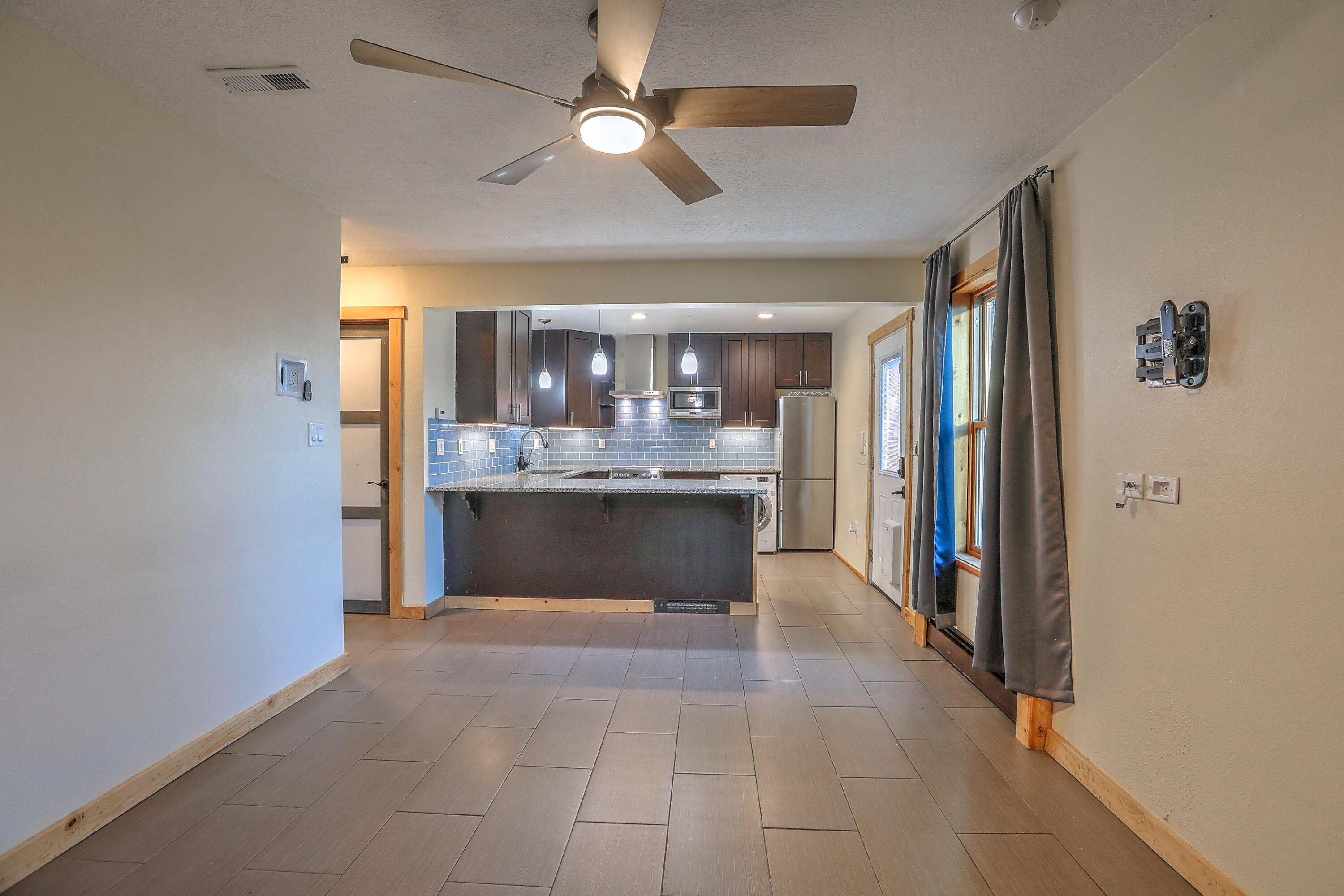 225 SHARON Drive NE