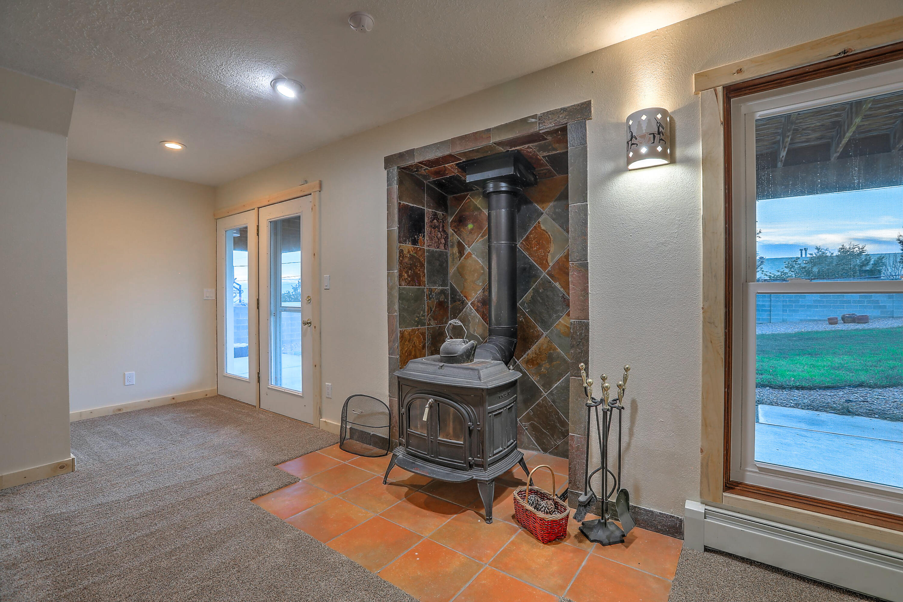 225 SHARON Drive NE