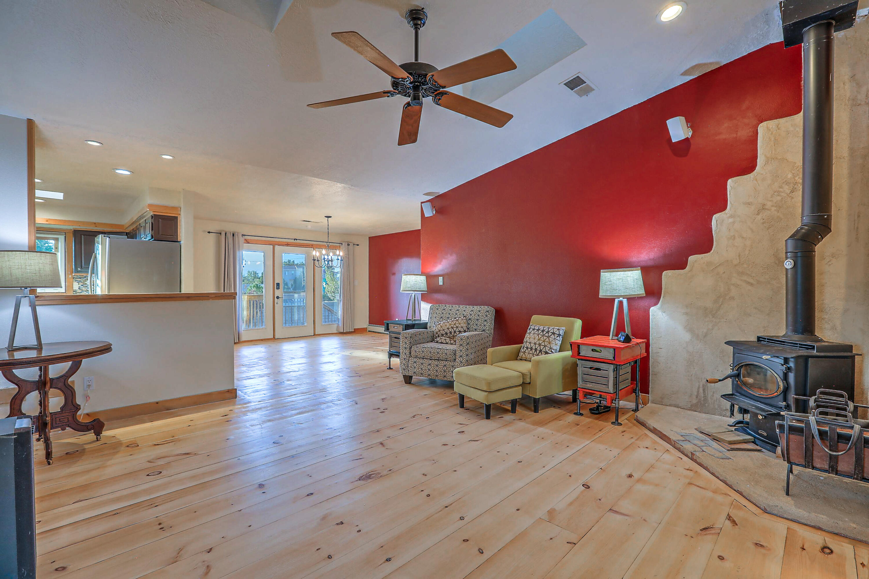 225 SHARON Drive NE