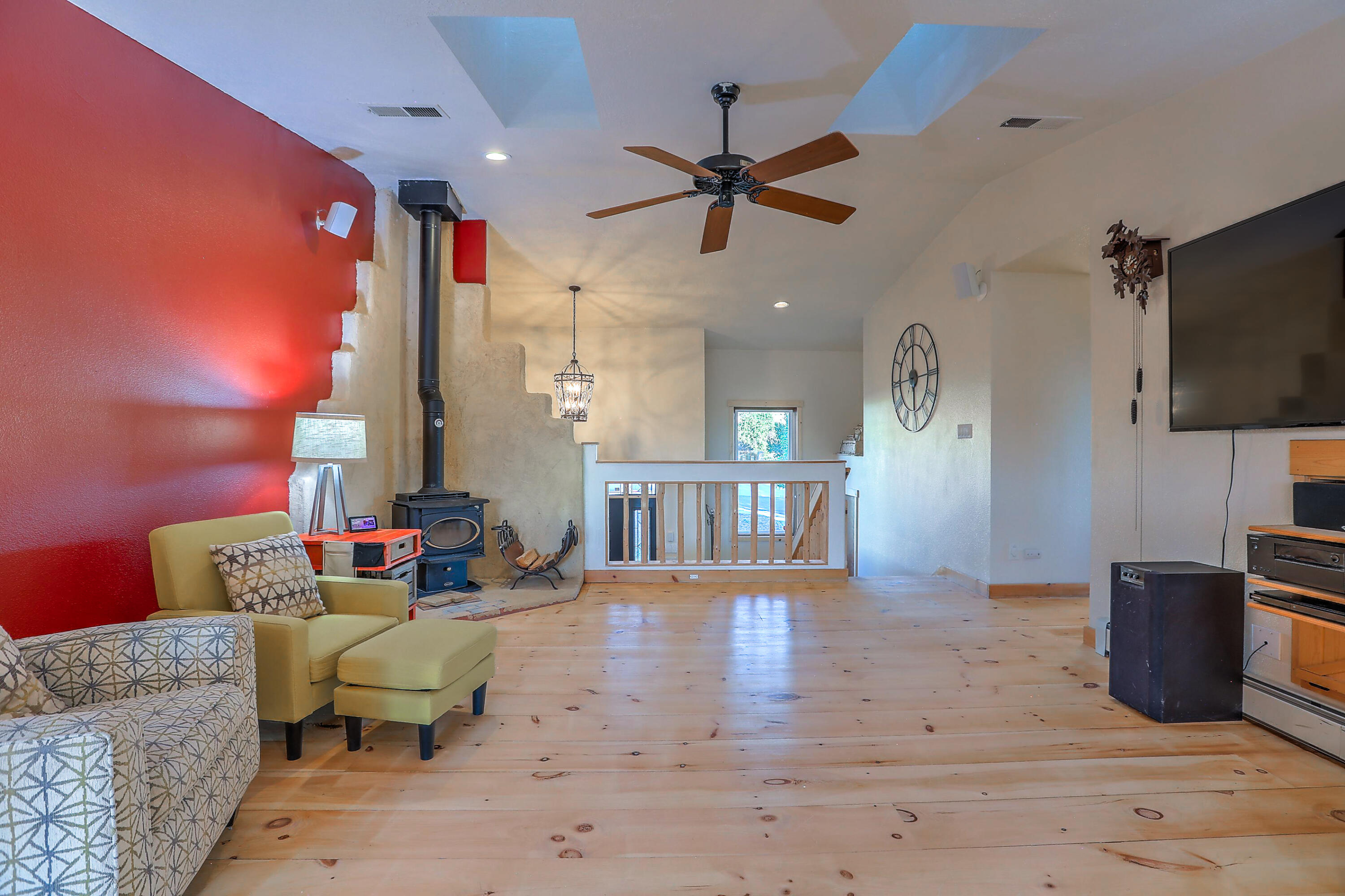 225 SHARON Drive NE
