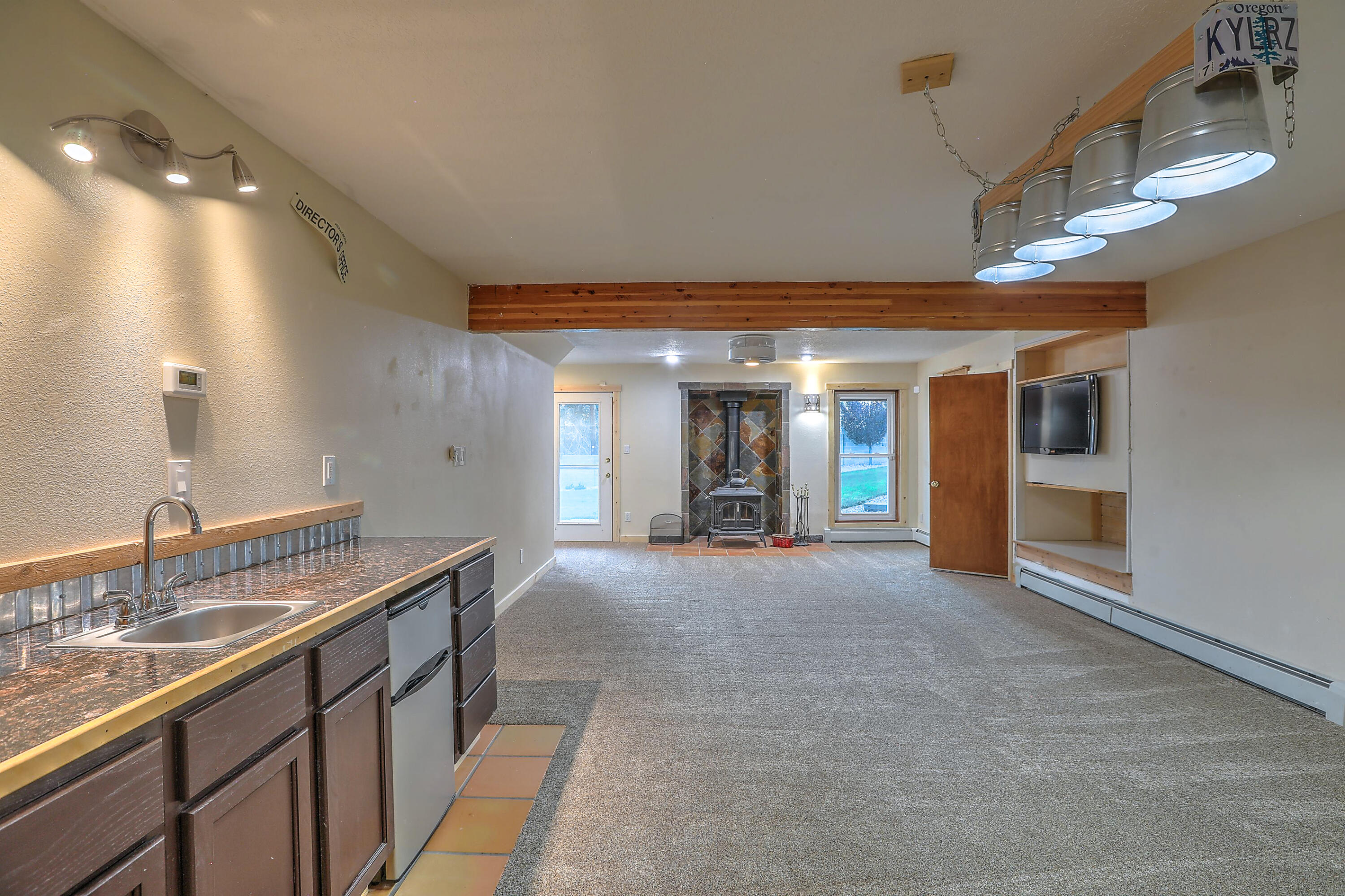 225 SHARON Drive NE