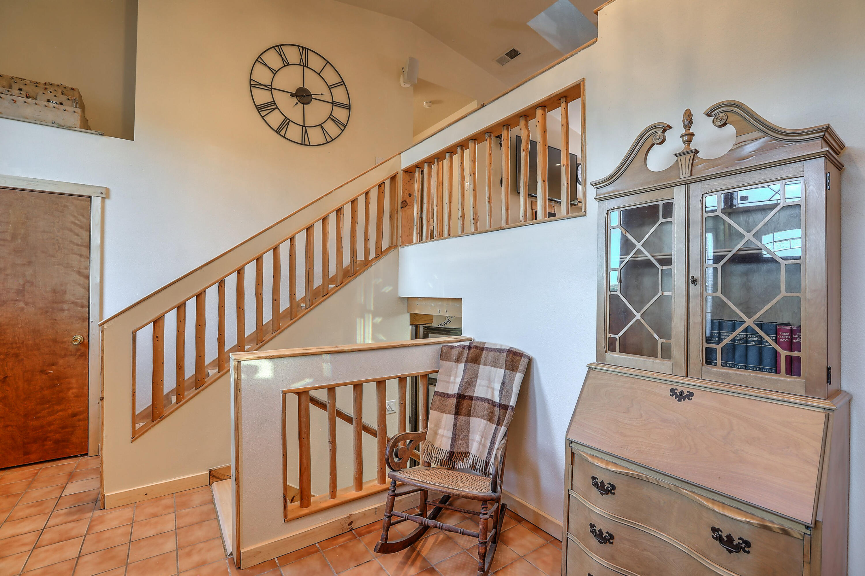 225 SHARON Drive NE