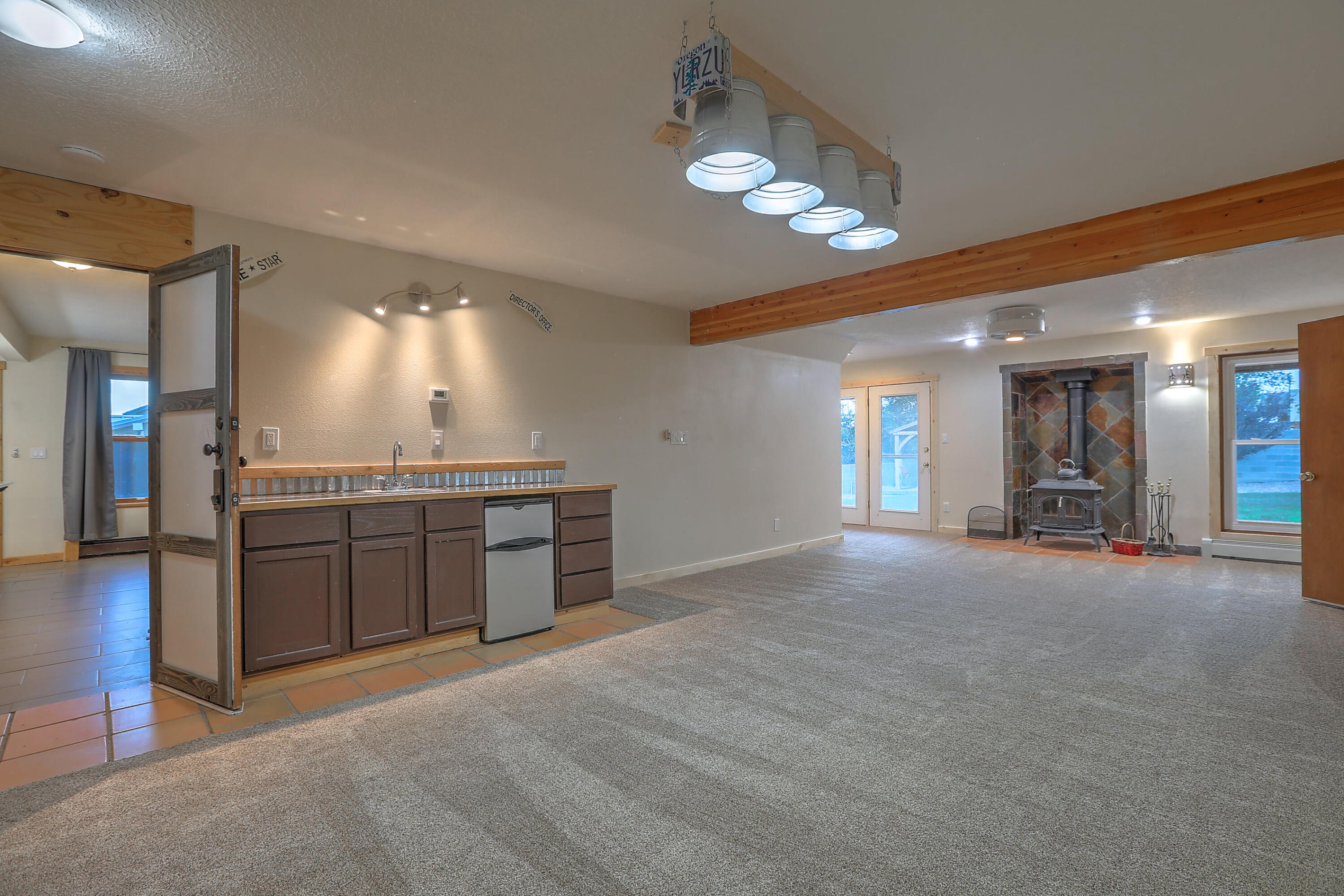 225 SHARON Drive NE