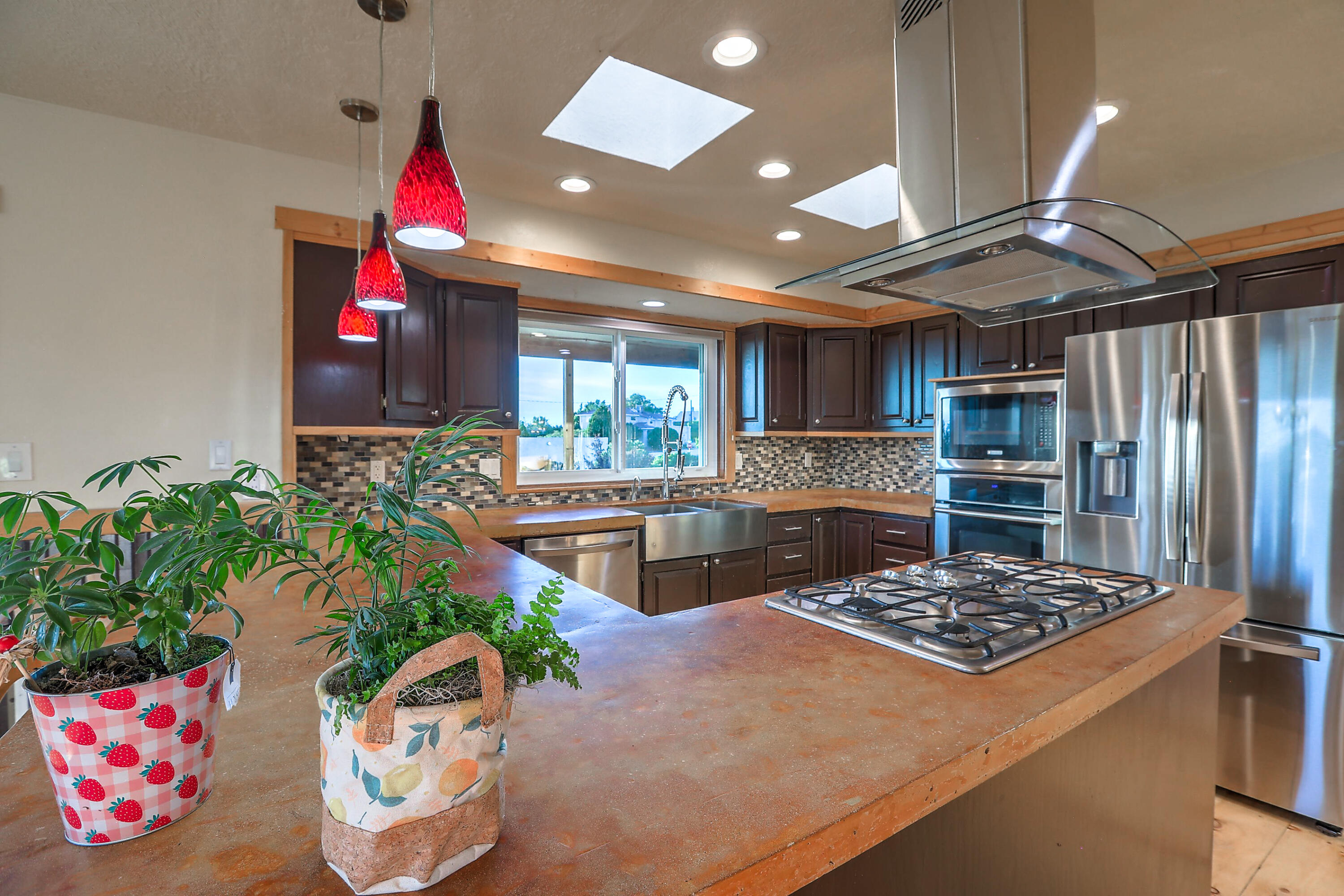 225 SHARON Drive NE