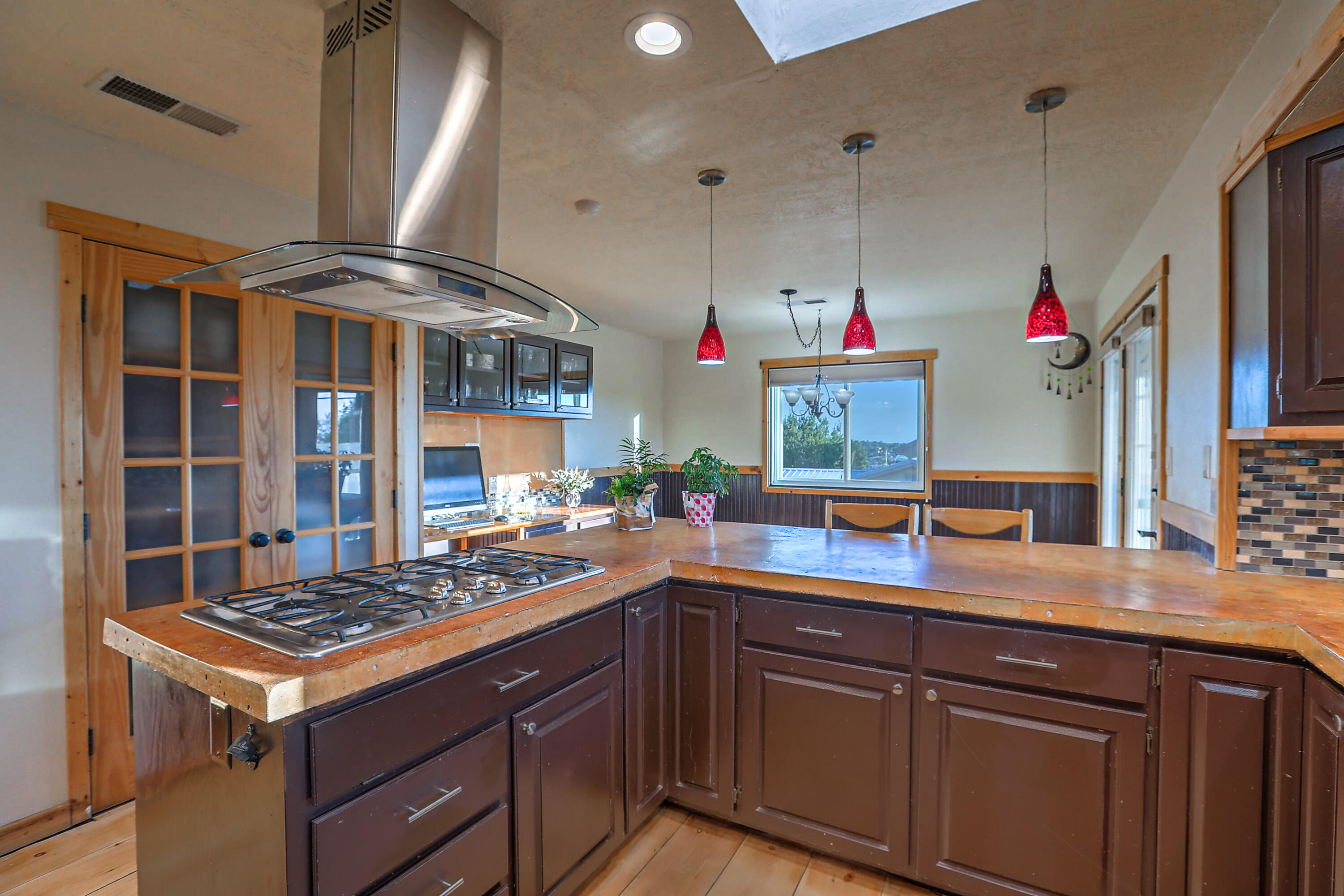 225 SHARON Drive NE
