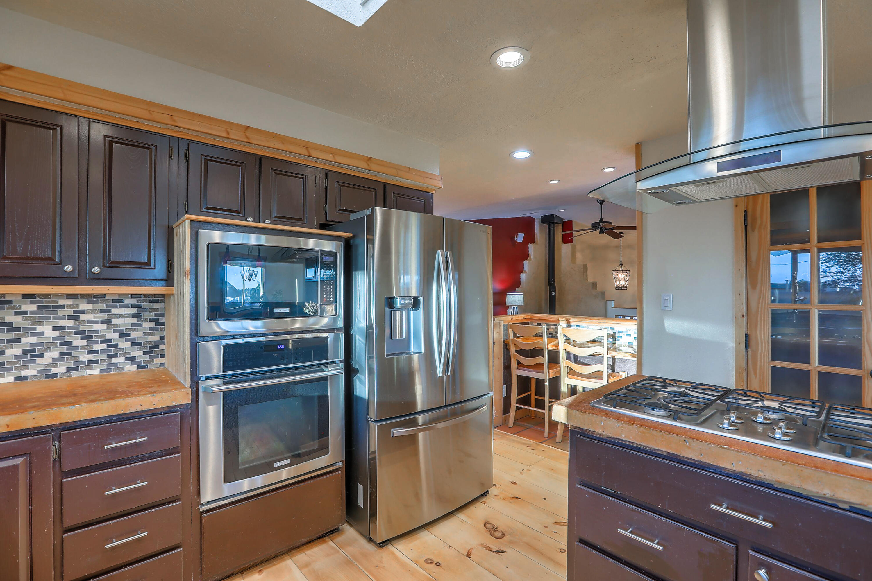 225 SHARON Drive NE