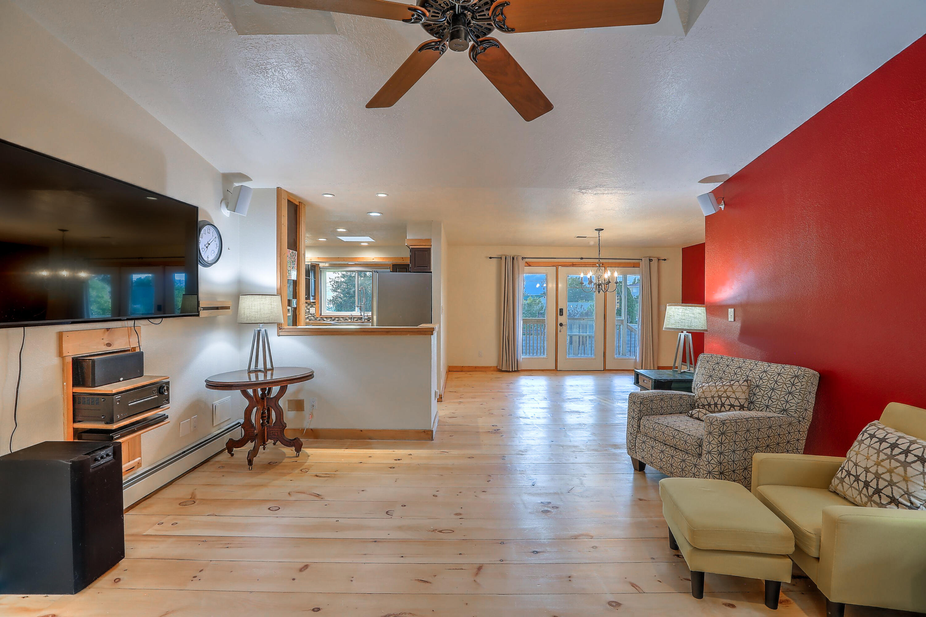 225 SHARON Drive NE