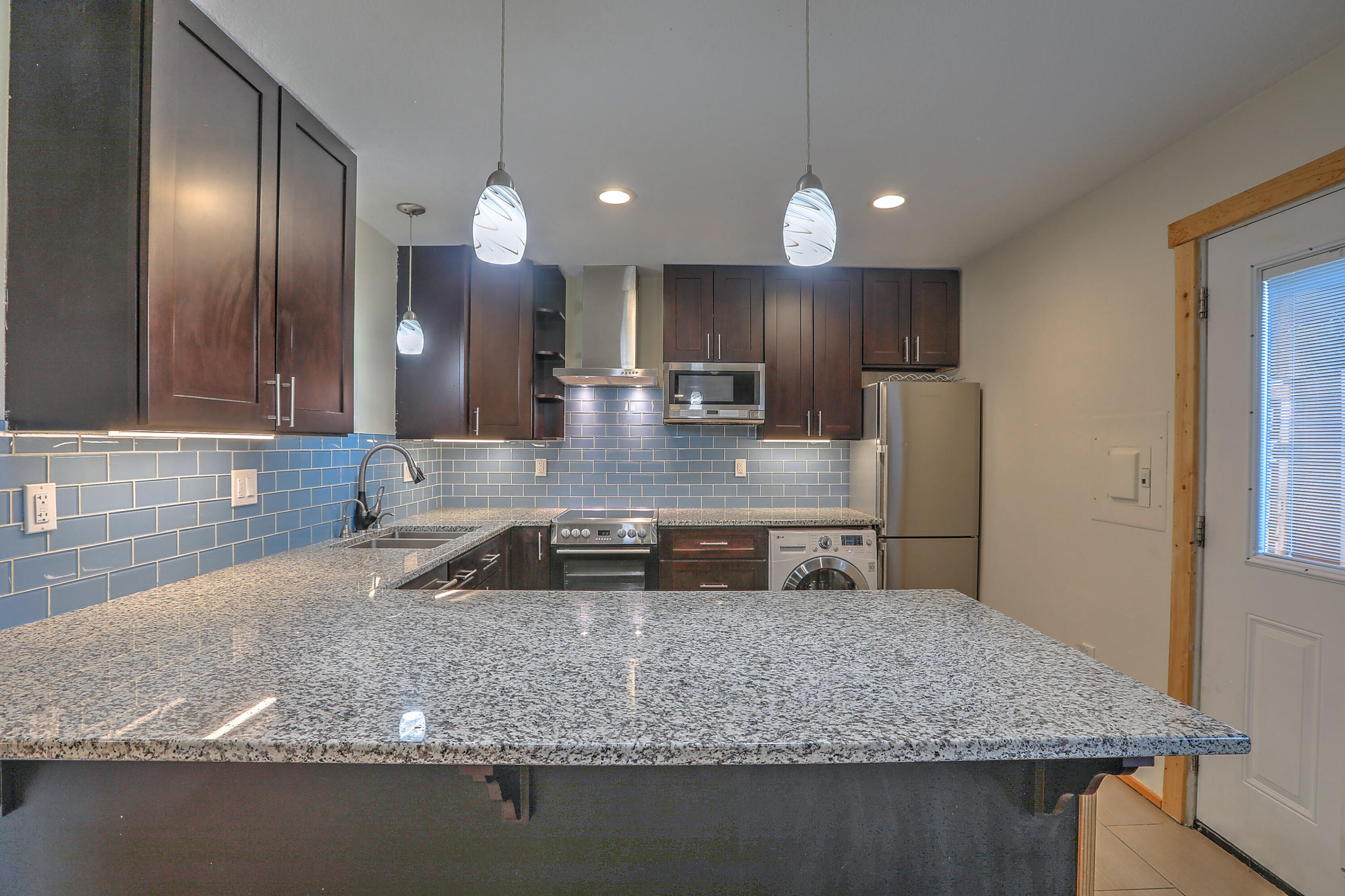 225 SHARON Drive NE