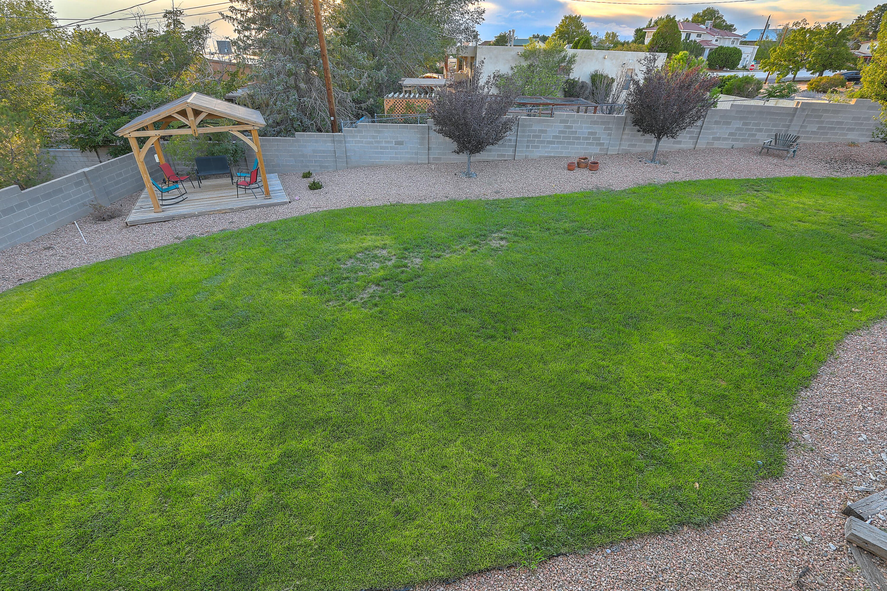 225 SHARON Drive NE