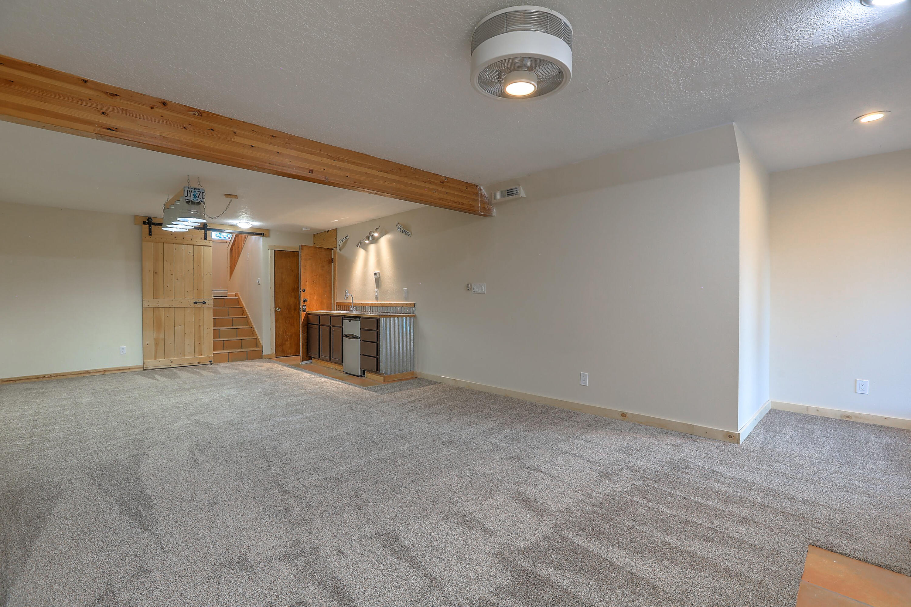 225 SHARON Drive NE