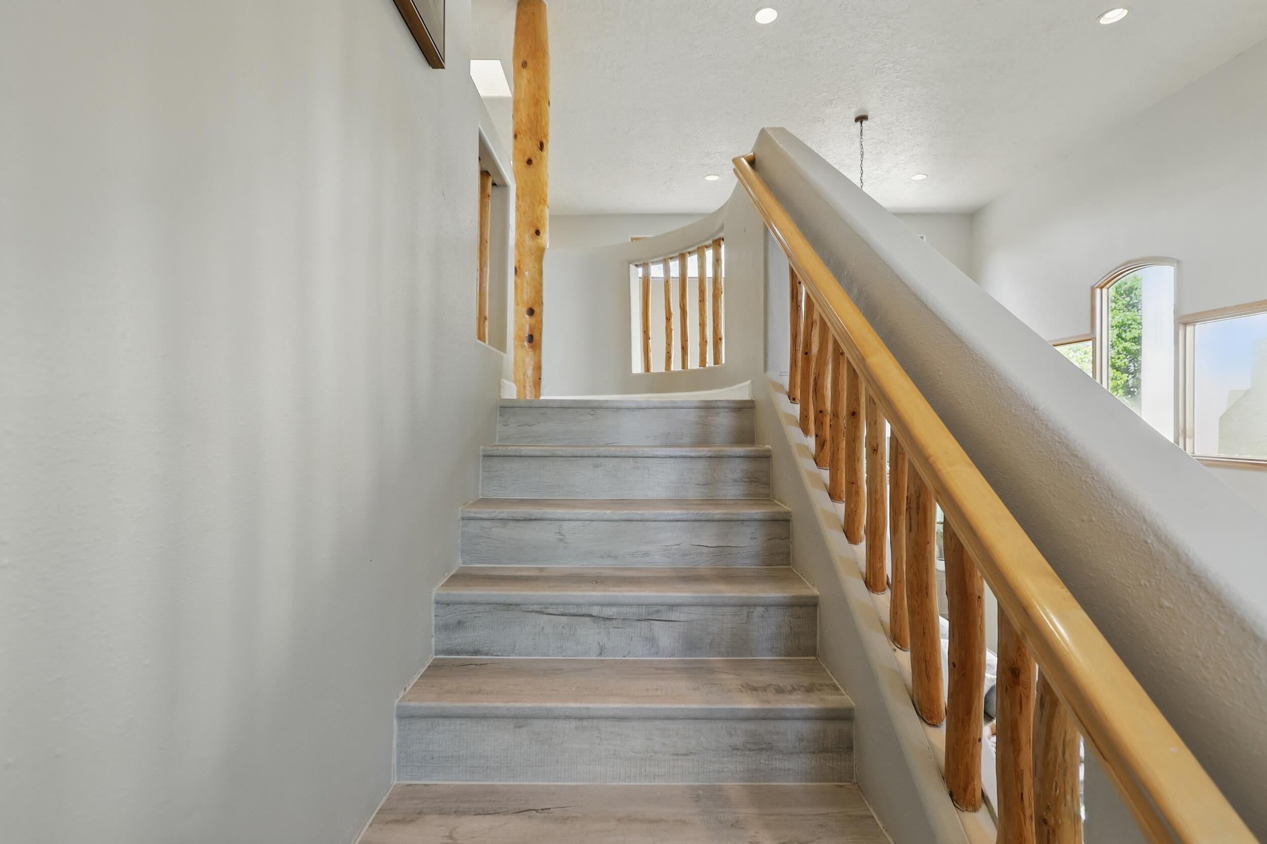 10021 WELLINGTON Drive NE