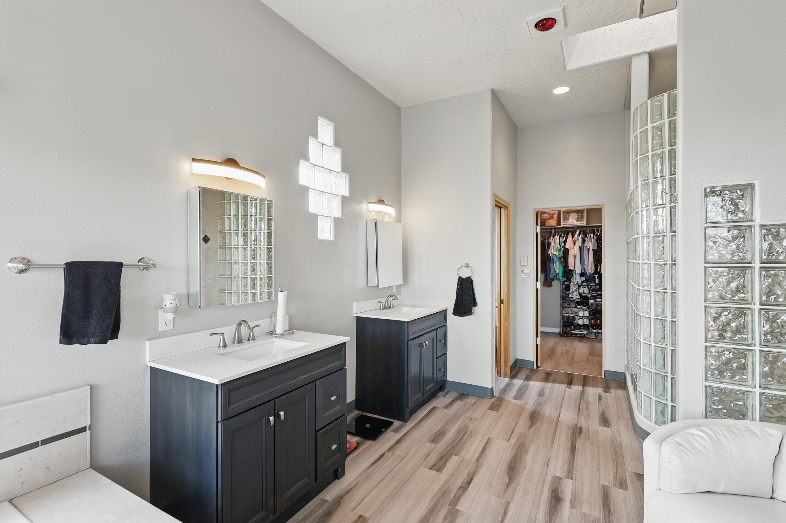 10021 WELLINGTON Drive NE