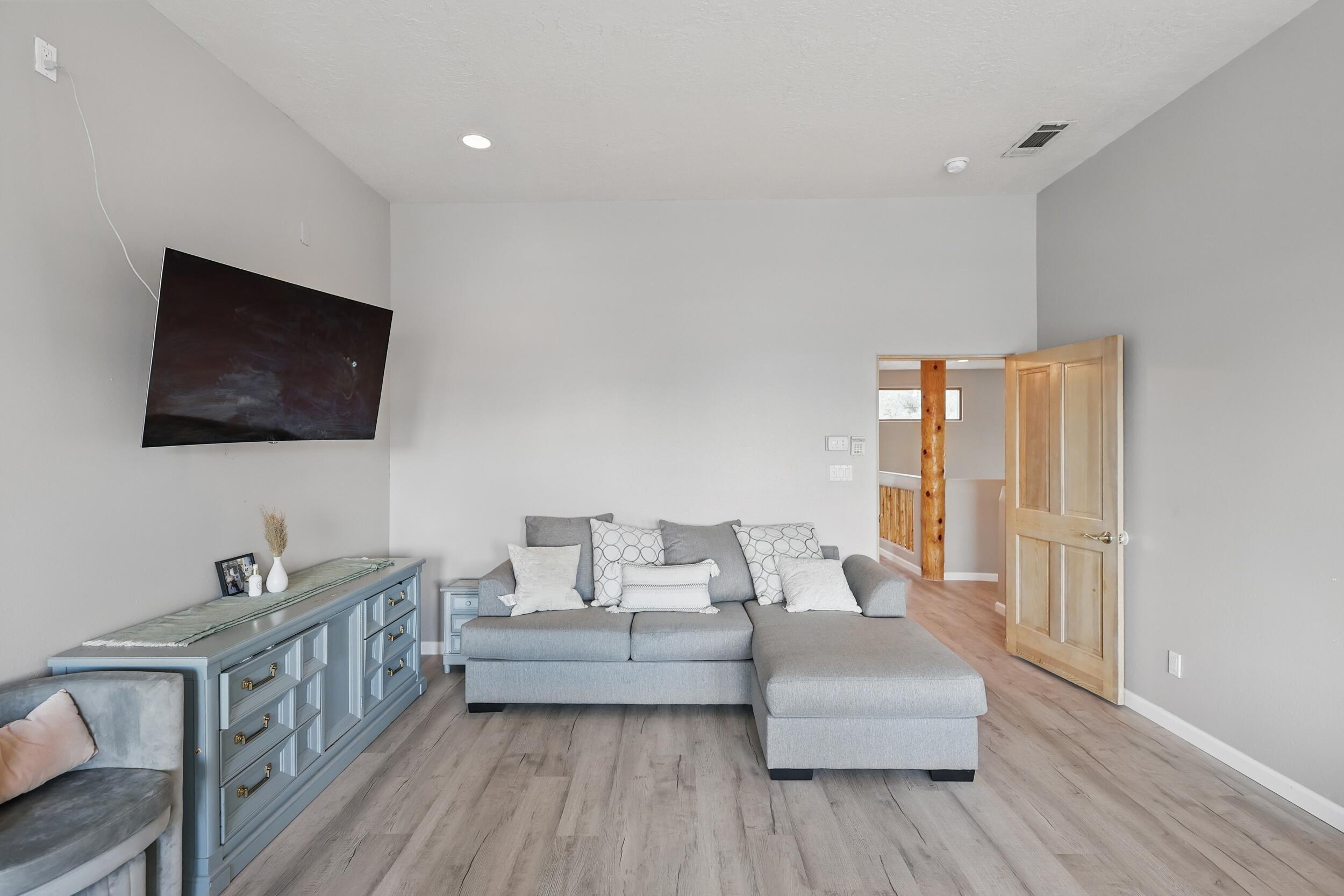 10021 WELLINGTON Drive NE