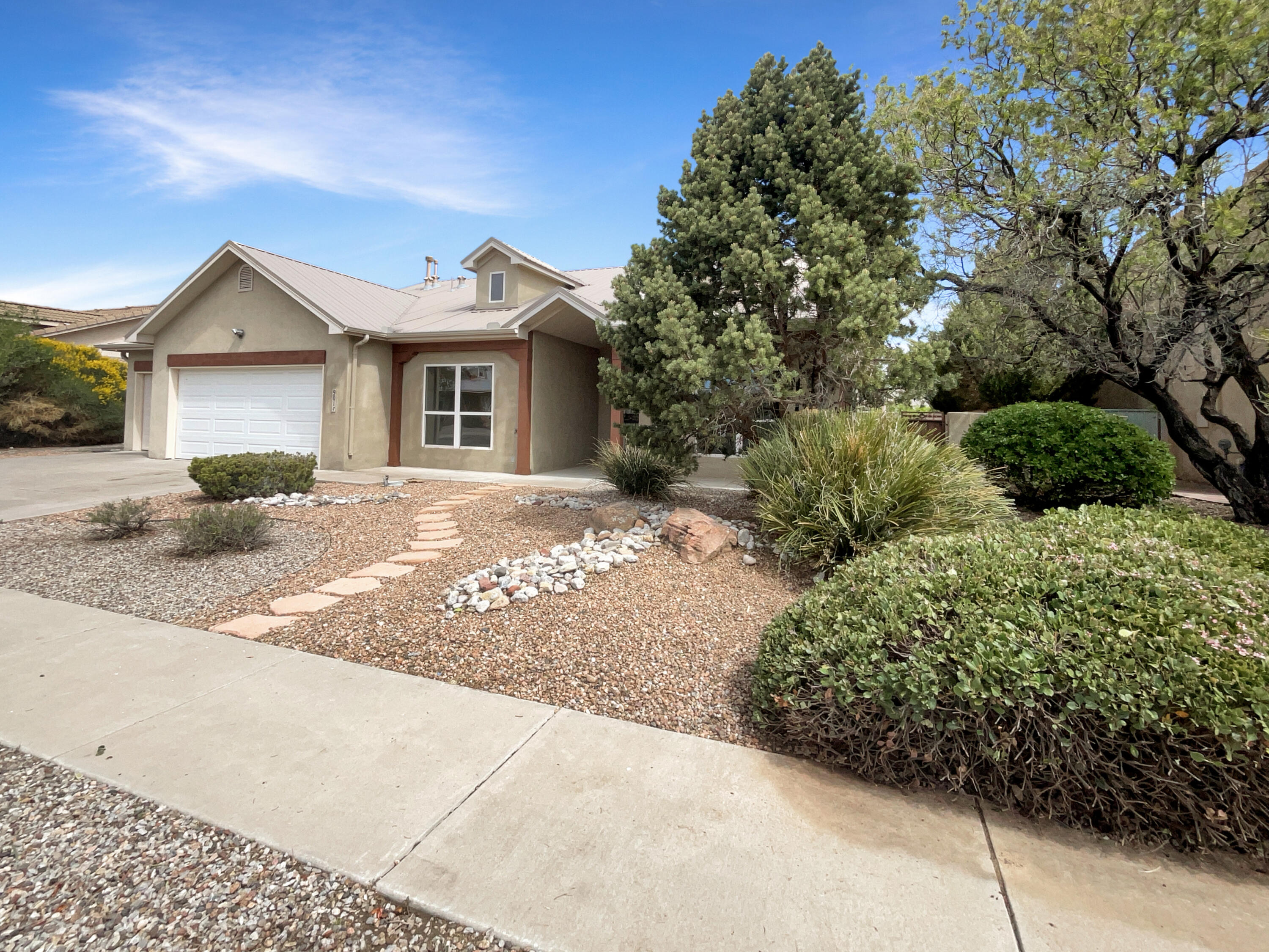 901 BOSQUE Road NE