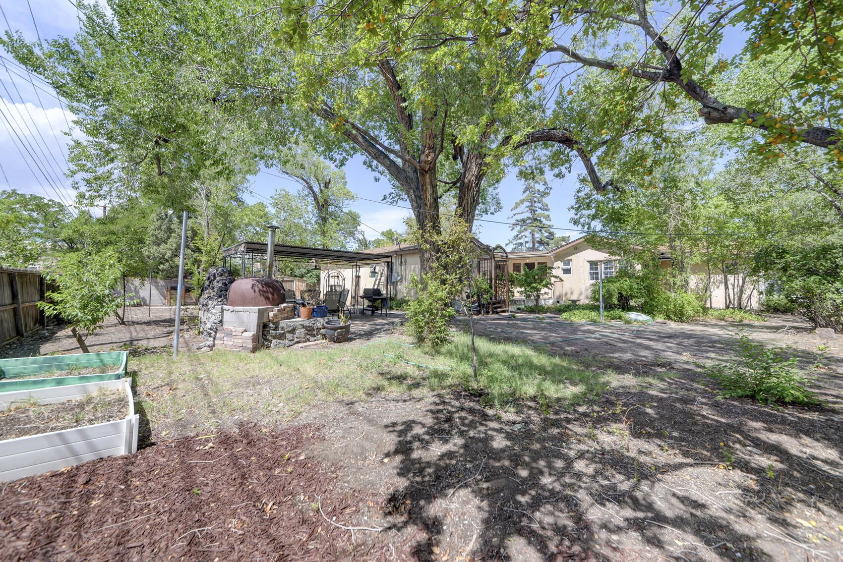 519 HERMOSA Drive NE