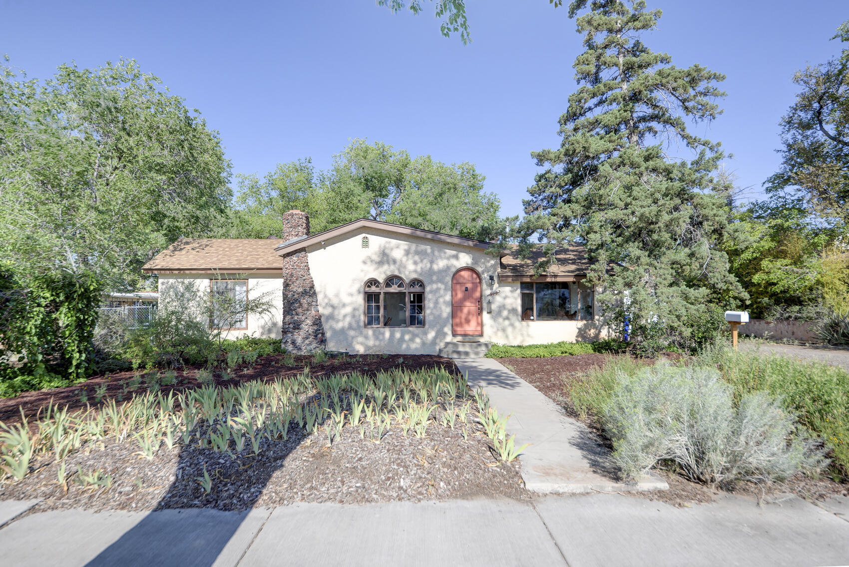 519 HERMOSA Drive NE