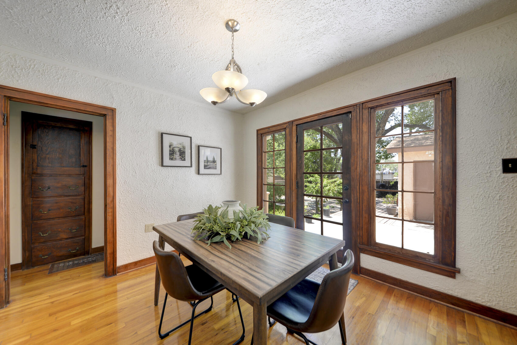 519 HERMOSA Drive NE