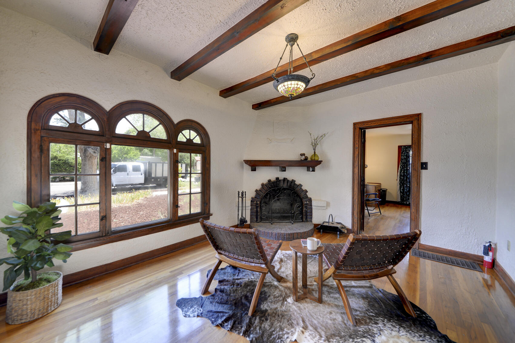 519 HERMOSA Drive NE