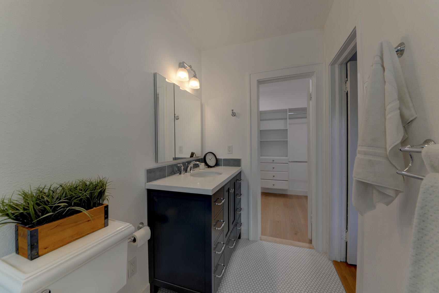 519 HERMOSA Drive NE