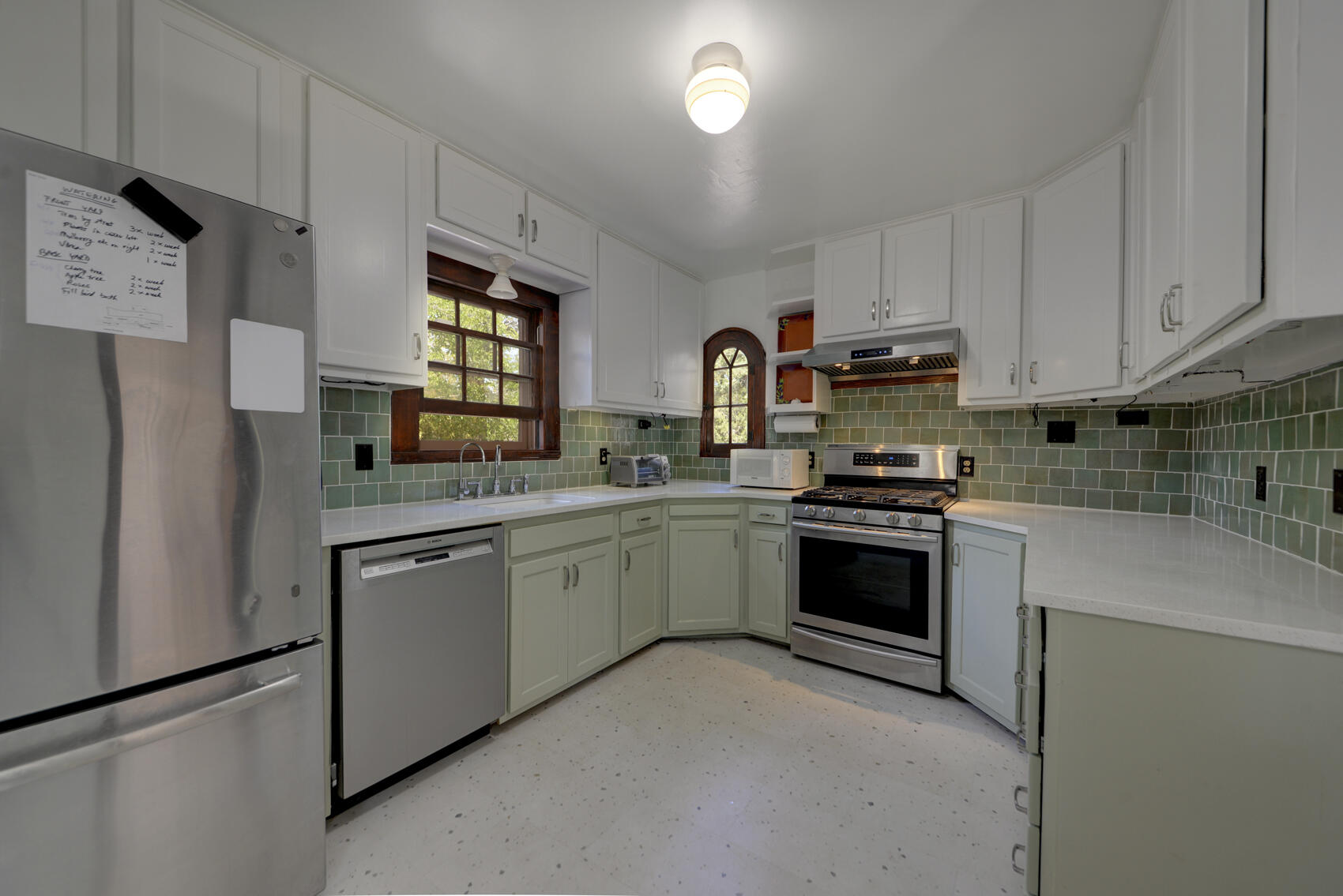 519 HERMOSA Drive NE