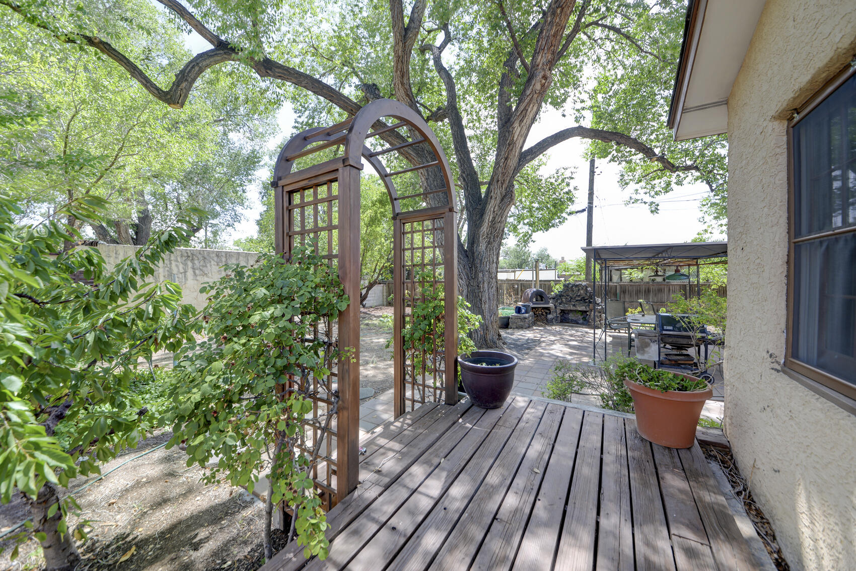 519 HERMOSA Drive NE