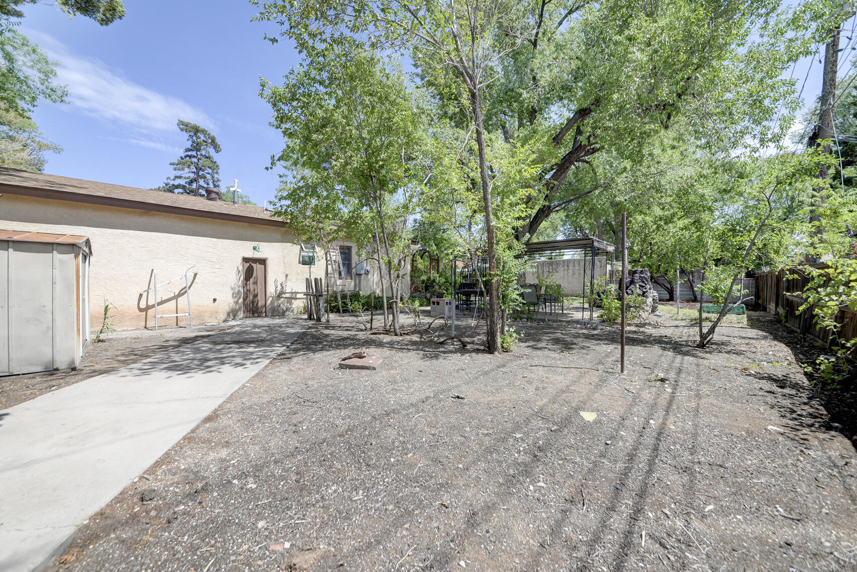 519 HERMOSA Drive NE