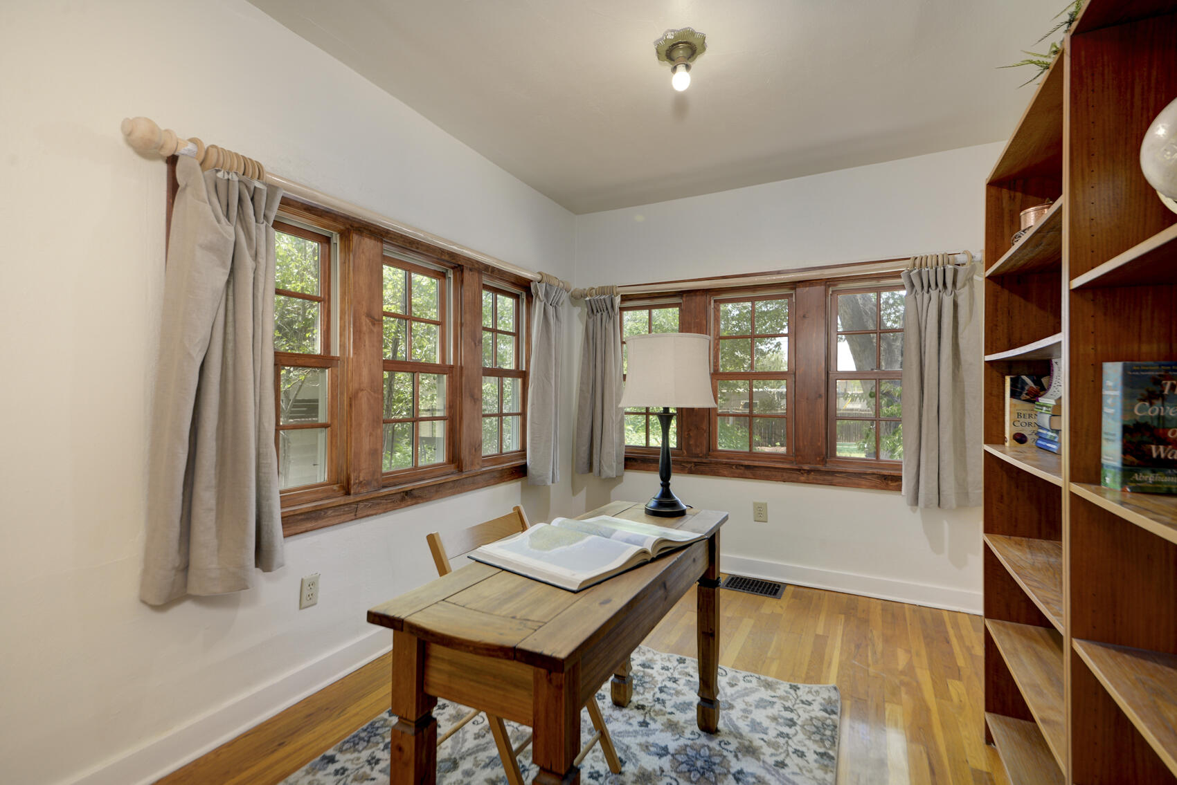 519 HERMOSA Drive NE