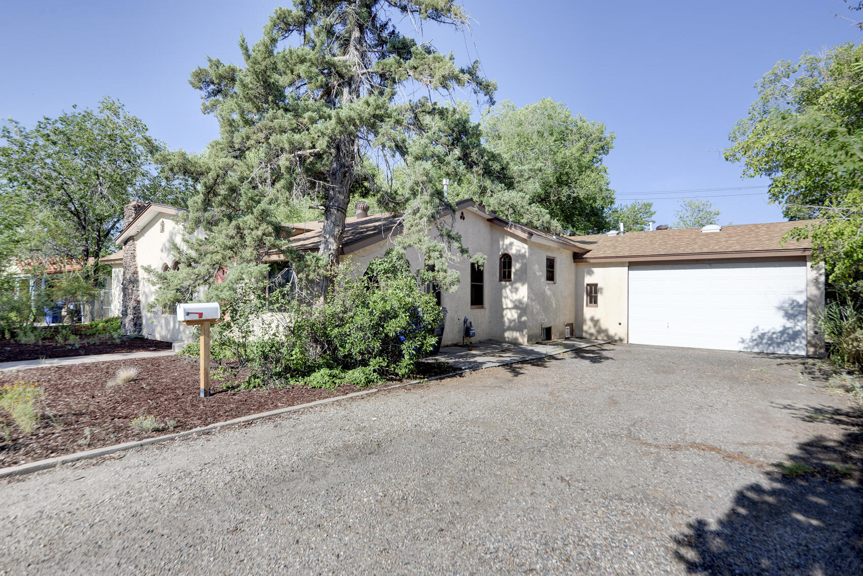 519 HERMOSA Drive NE