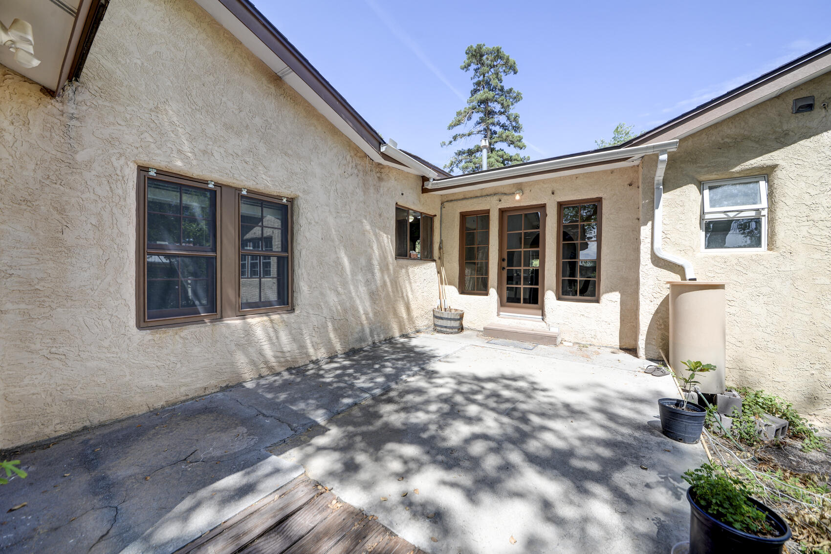 519 HERMOSA Drive NE