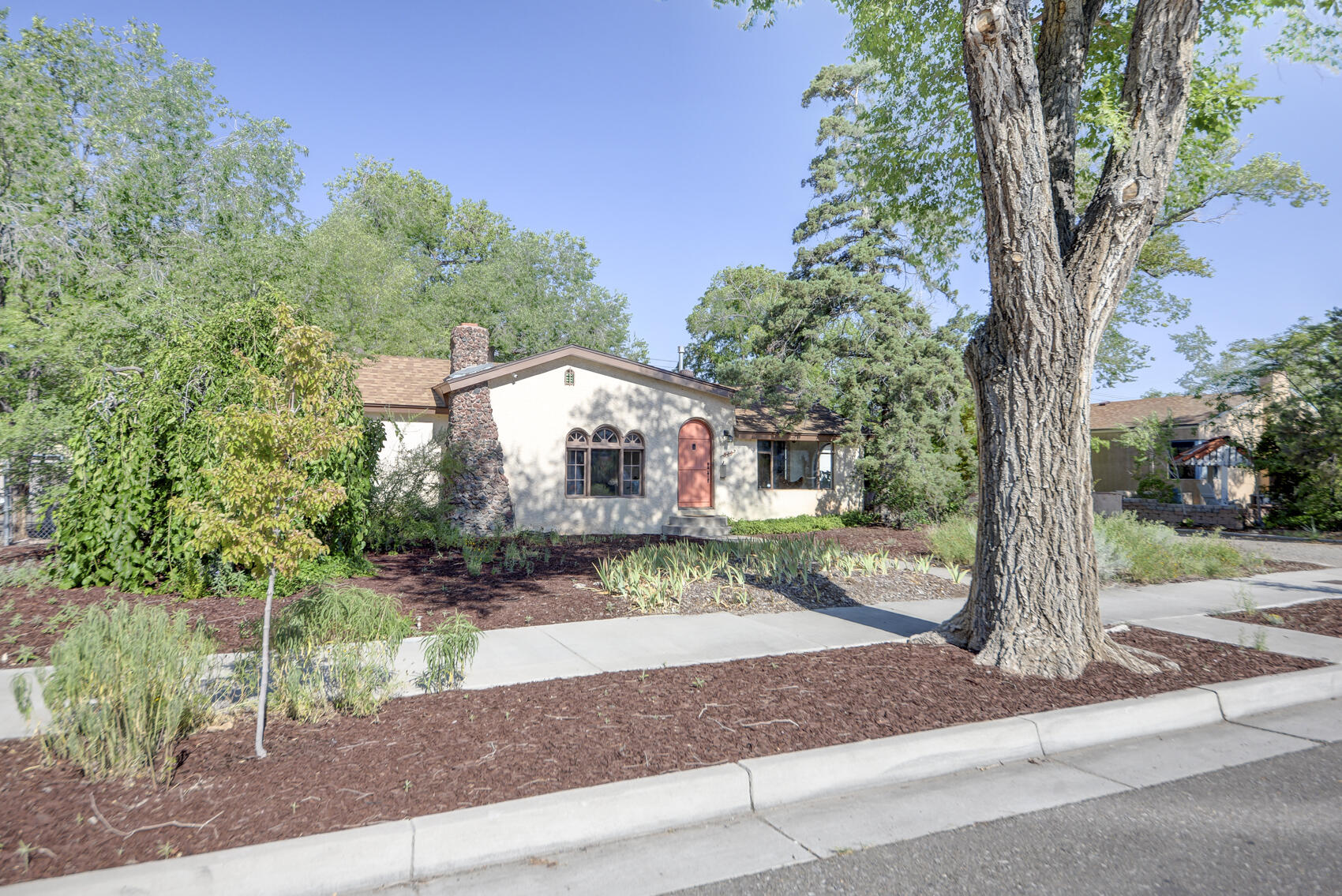 519 HERMOSA Drive NE