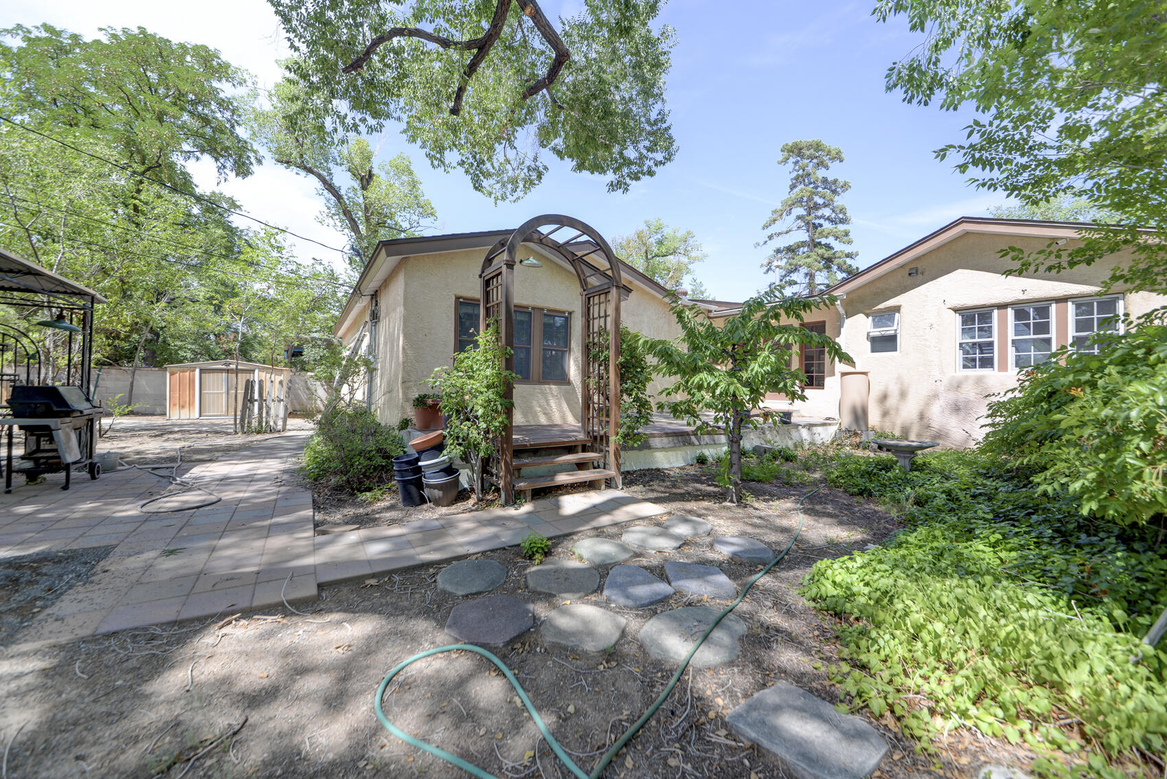 519 HERMOSA Drive NE