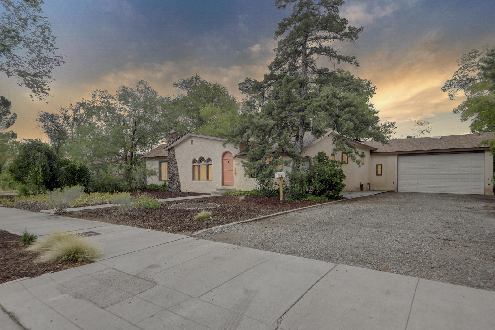 519 HERMOSA Drive NE