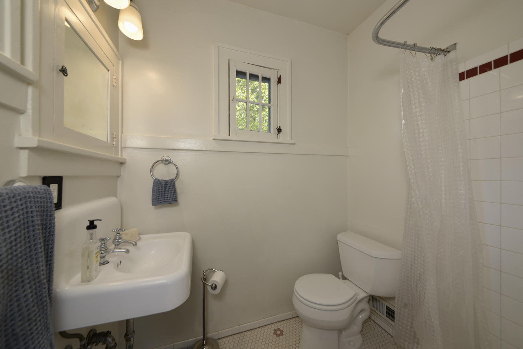 519 HERMOSA Drive NE