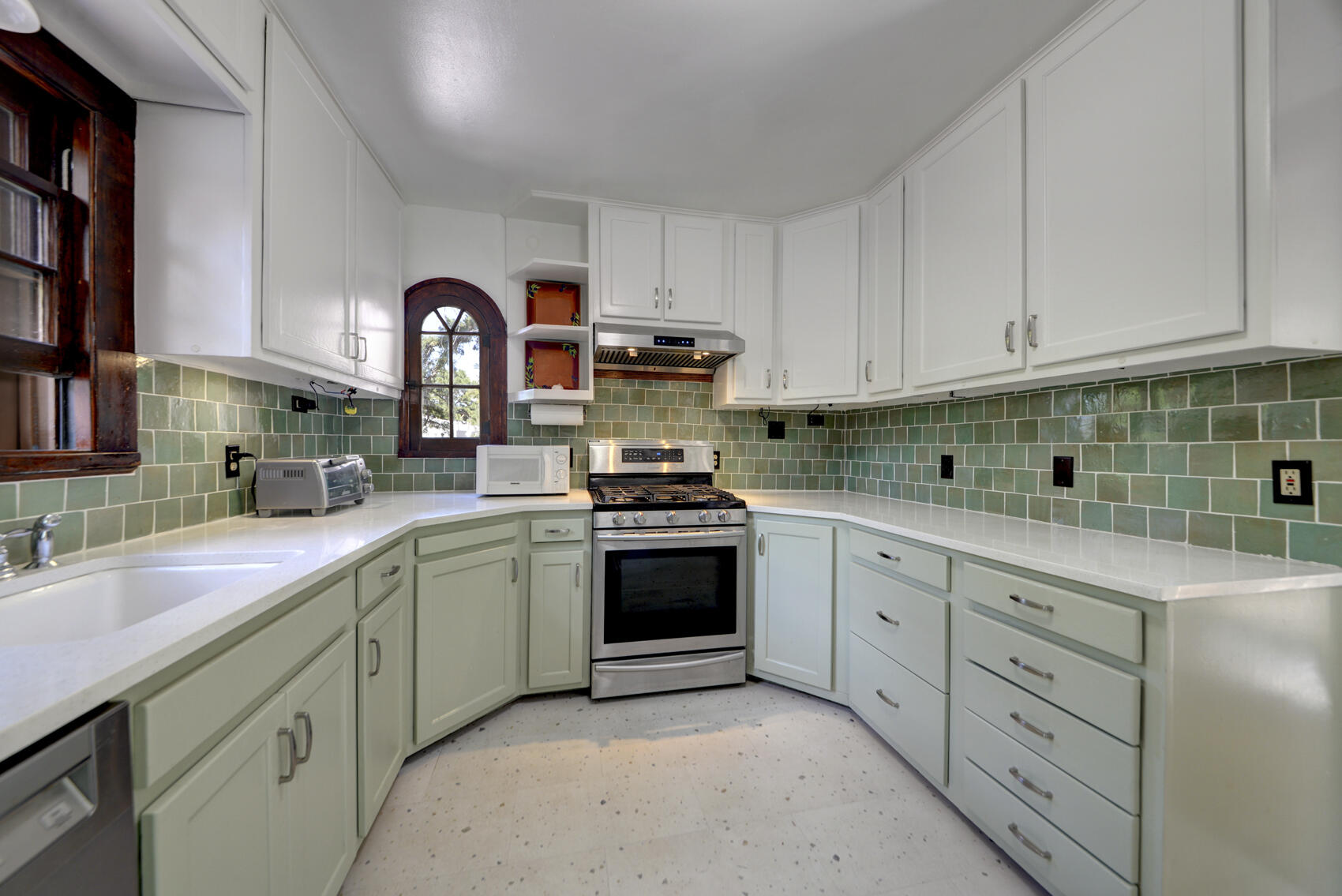 519 HERMOSA Drive NE