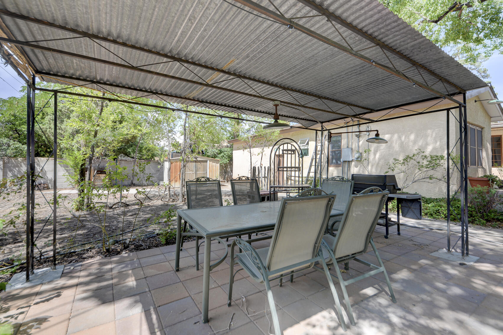 519 HERMOSA Drive NE