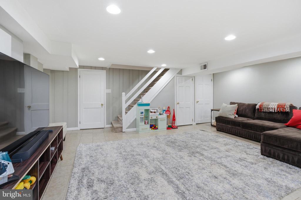 506 HARRIET LANE