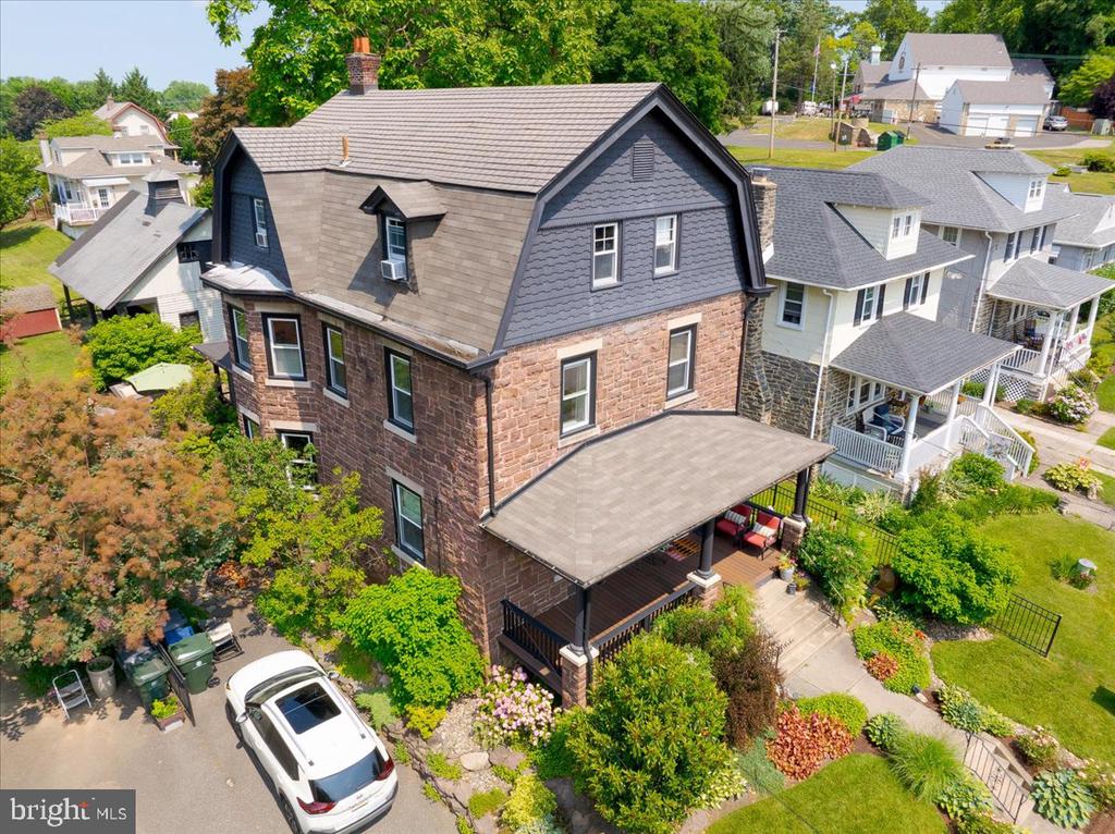 472 ROBERTS AVENUE