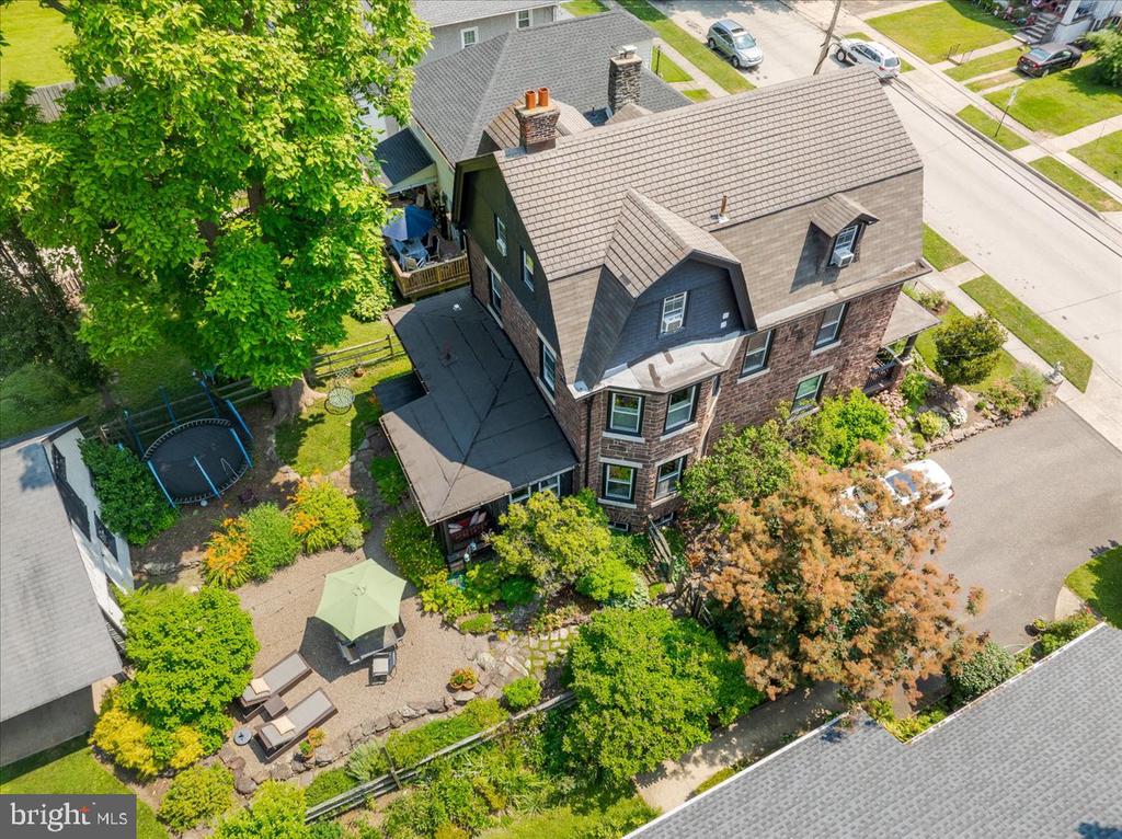 472 ROBERTS AVENUE