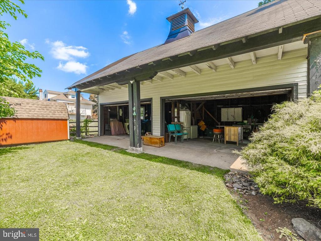 472 ROBERTS AVENUE