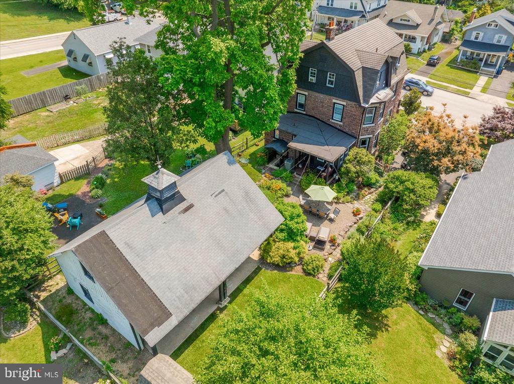 472 ROBERTS AVENUE