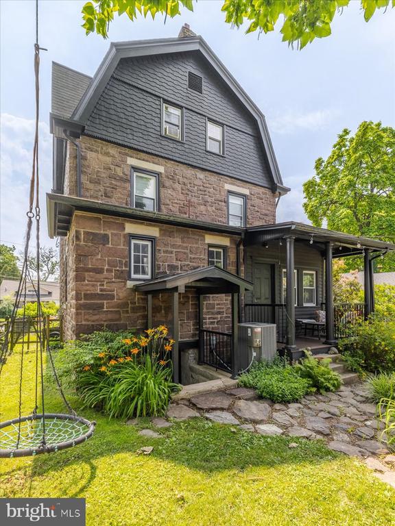 472 ROBERTS AVENUE