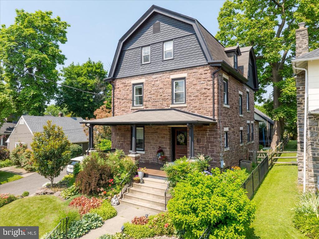 472 ROBERTS AVENUE