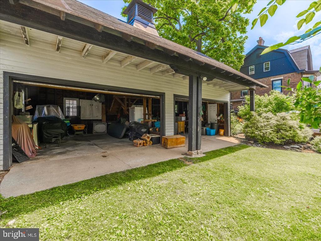 472 ROBERTS AVENUE