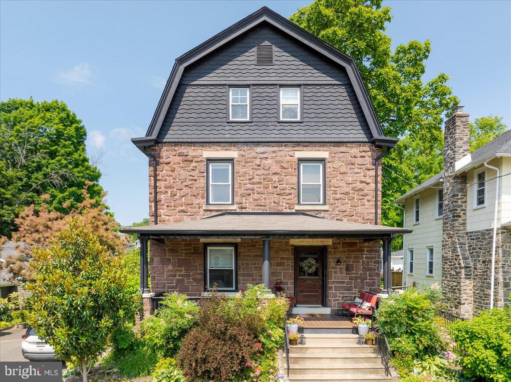 472 ROBERTS AVENUE