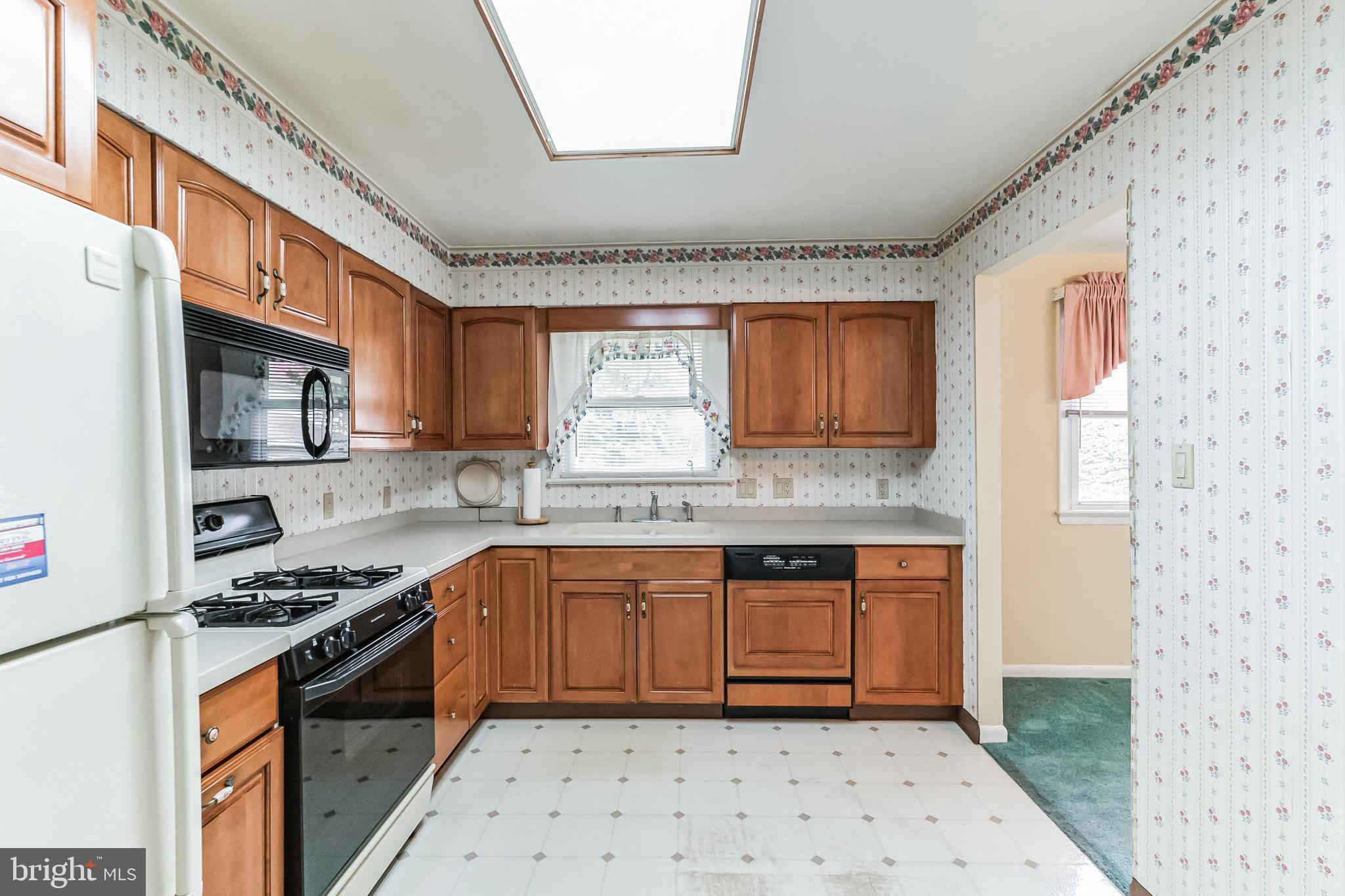 2354 PLEASANT AVENUE