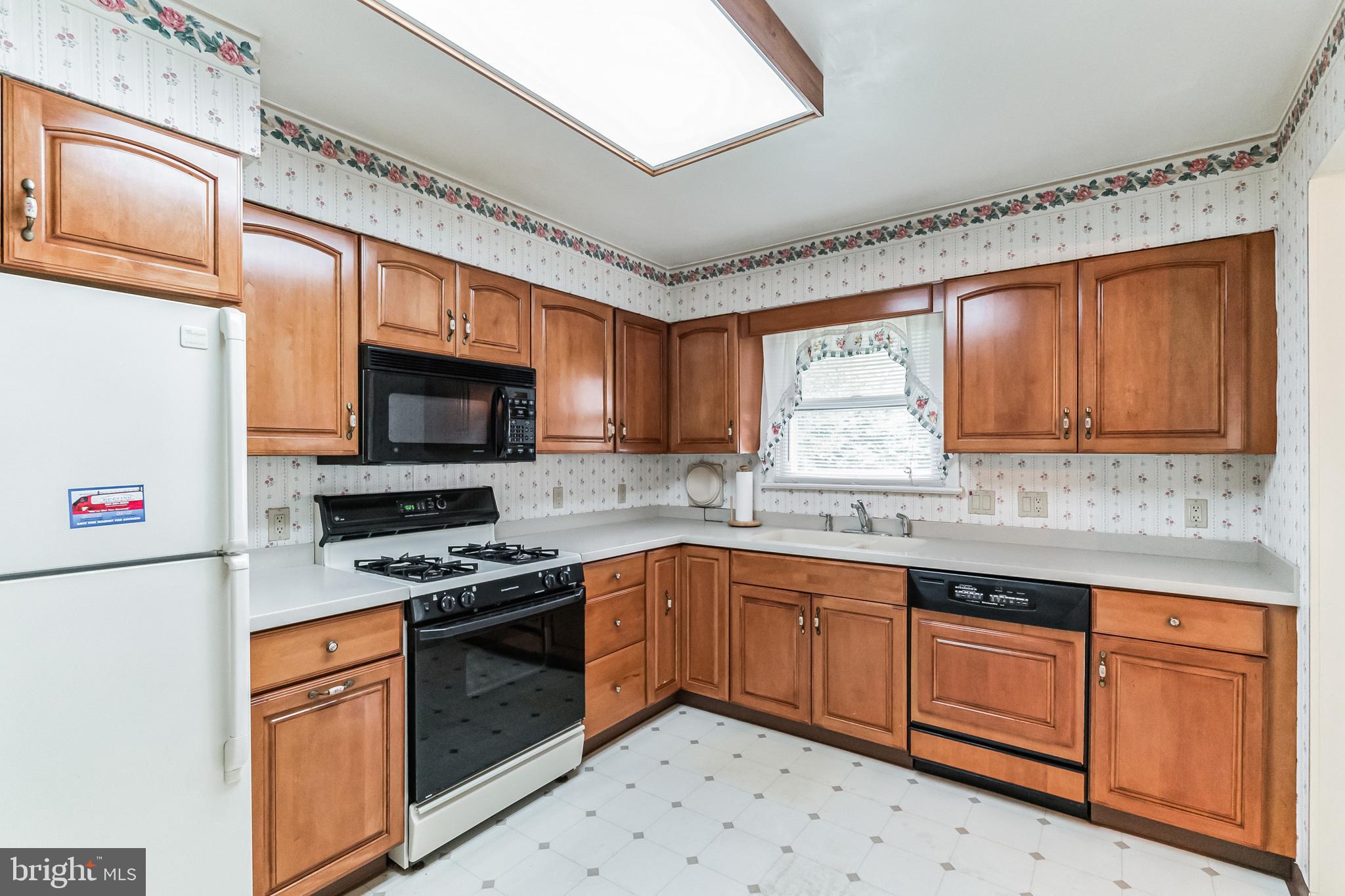 2354 PLEASANT AVENUE