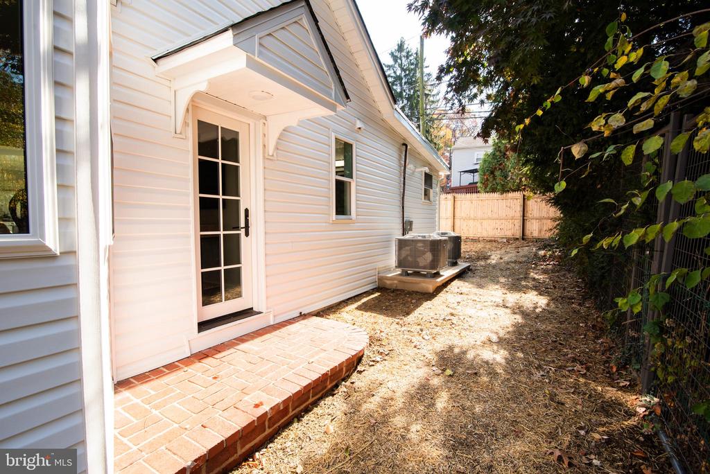 751 EDGE HILL ROAD